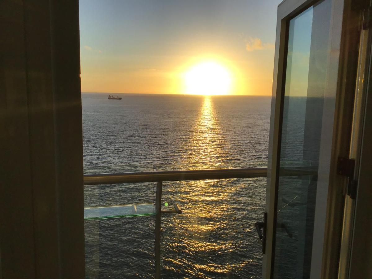 マクタン Oceanfront At Arterra, Fast Wifi, Nflix, Kitchen -Cヴィラ エクステリア 写真